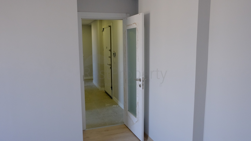 2 + 1 شقة في مجمع سكني جديد 2 دقيقة من المترو.