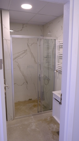 2 + 1 شقة في مجمع سكني جديد 2 دقيقة من المترو.