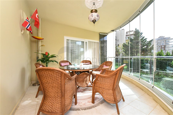 شقة كبيرة 2 + 1 في منطقة محمودلار 