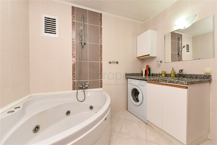 شقة كبيرة 2 + 1 في منطقة محمودلار 