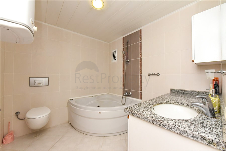 شقة كبيرة 2 + 1 في منطقة محمودلار 