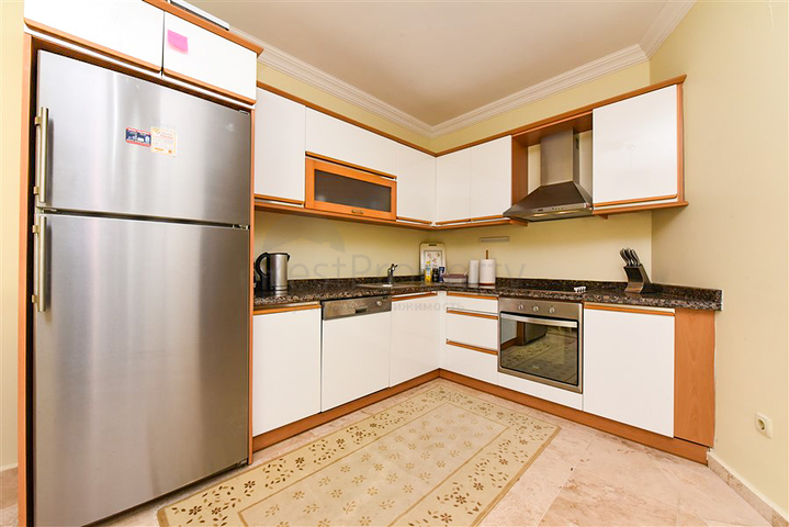 شقة كبيرة 2 + 1 في منطقة محمودلار 