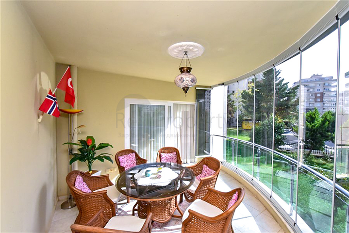 شقة كبيرة 2 + 1 في منطقة محمودلار 