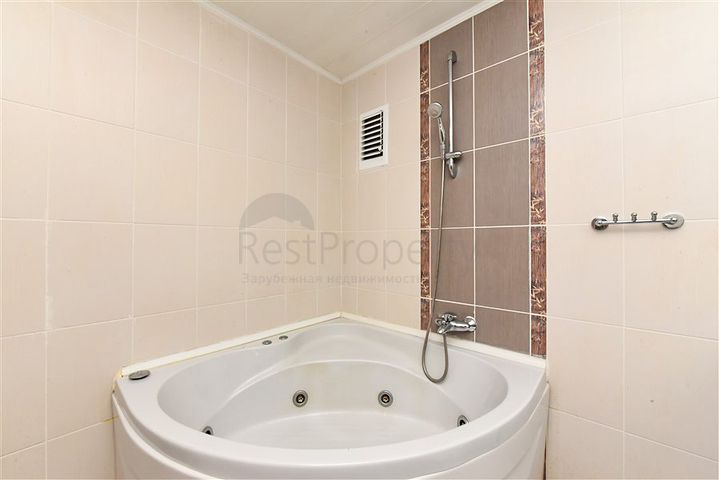 شقة كبيرة 2 + 1 في منطقة محمودلار 