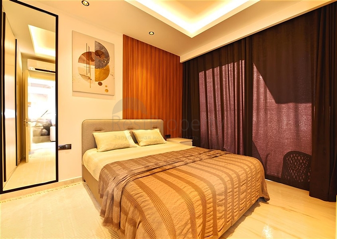 شقة 1+1 على الخط الأول في محمودلار في مجمع سكني مرموق