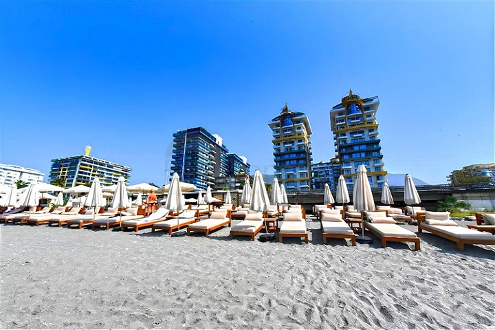 شقة 1+1 على الخط الأول في محمودلار في مجمع سكني مرموق