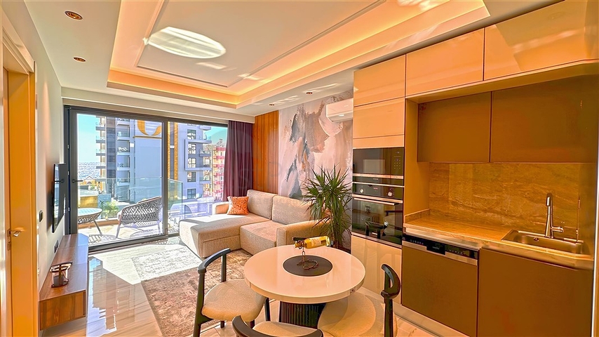 شقة 1+1 على الخط الأول في محمودلار في مجمع سكني مرموق