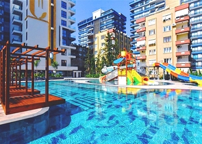 شقة 1+1 على الخط الأول في محمودلار في مجمع سكني مرموق