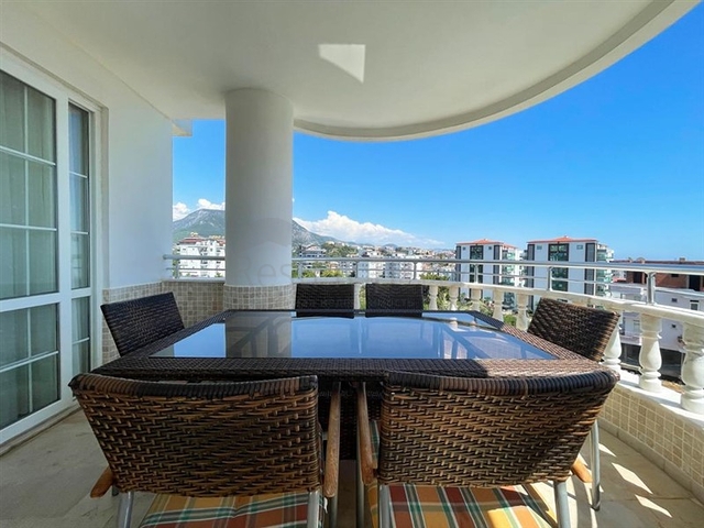 شقة 2+1 مع إطلالات بانورامية على الجبل في منطقة توسمور