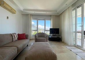 شقة 2+1 مع إطلالات بانورامية على الجبل في منطقة توسمور