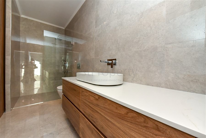 فيلا مع مسبح لا متناهي وإطلالات بانورامية في الهواء الطلق على الغابة والمدينة والبحر