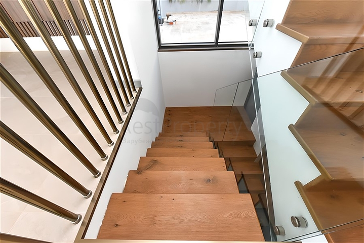 فيلا مع مسبح لا متناهي وإطلالات بانورامية في الهواء الطلق على الغابة والمدينة والبحر