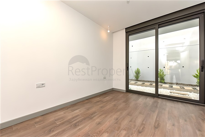 فيلا مع مسبح لا متناهي وإطلالات بانورامية في الهواء الطلق على الغابة والمدينة والبحر