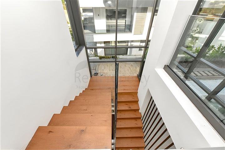 فيلا مع مسبح لا متناهي وإطلالات بانورامية في الهواء الطلق على الغابة والمدينة والبحر