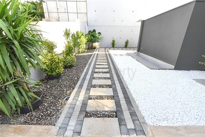 فيلا مع مسبح لا متناهي وإطلالات بانورامية في الهواء الطلق على الغابة والمدينة والبحر