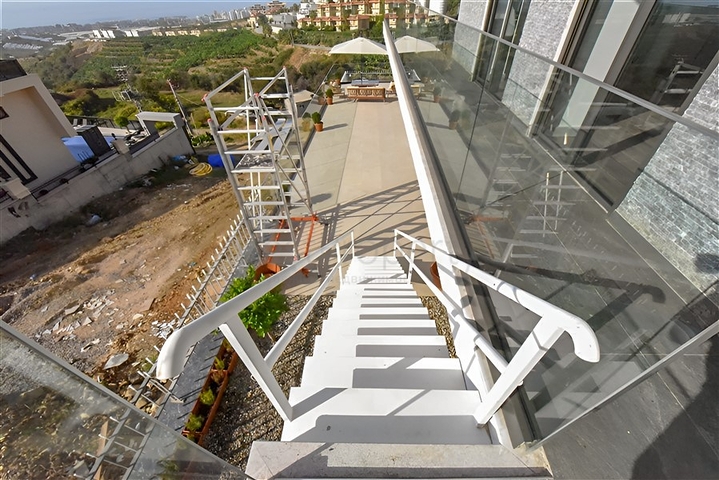 فيلا مع مسبح لا متناهي وإطلالات بانورامية في الهواء الطلق على الغابة والمدينة والبحر