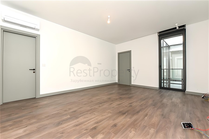 فيلا مع مسبح لا متناهي وإطلالات بانورامية في الهواء الطلق على الغابة والمدينة والبحر