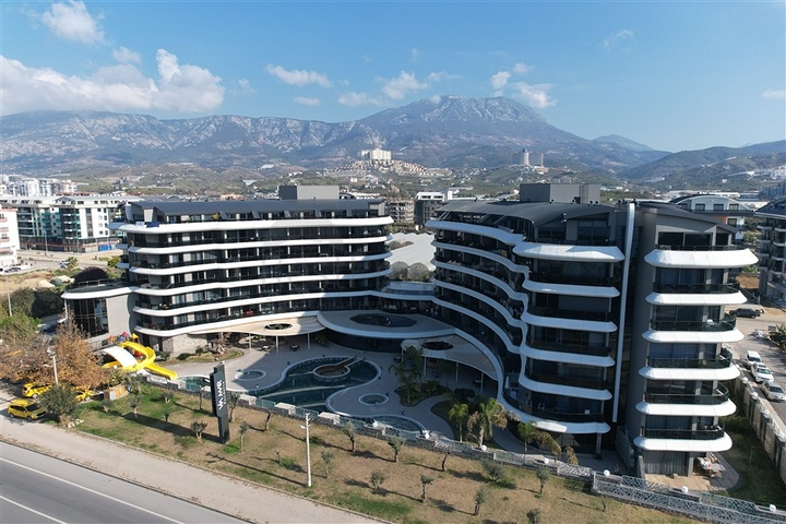 شقة على الساحل الأول في مجمع من الدرجة الممتازة