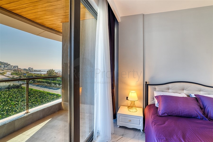 شقة على الساحل الأول في مجمع من الدرجة الممتازة