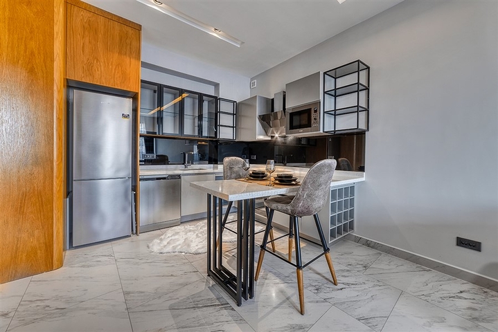 شقة على الساحل الأول في مجمع من الدرجة الممتازة