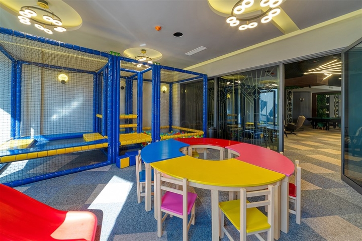 شقة على الساحل الأول في مجمع من الدرجة الممتازة