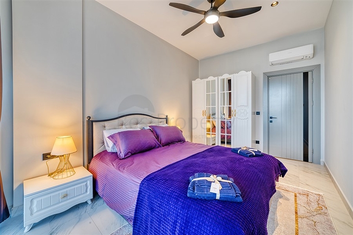 شقة على الساحل الأول في مجمع من الدرجة الممتازة