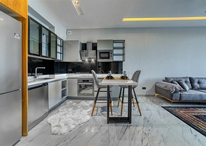 شقة على الساحل الأول في مجمع من الدرجة الممتازة