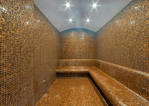 شقة على الساحل الأول في مجمع من الدرجة الممتازة