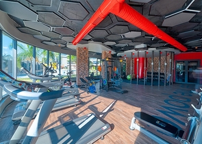 شقة على الساحل الأول في مجمع من الدرجة الممتازة