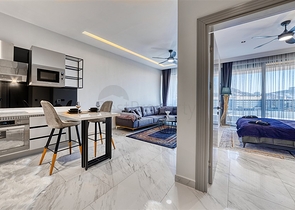 شقة على الساحل الأول في مجمع من الدرجة الممتازة