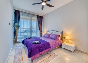 شقة على الساحل الأول في مجمع من الدرجة الممتازة