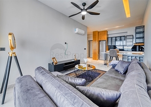 شقة على الساحل الأول في مجمع من الدرجة الممتازة