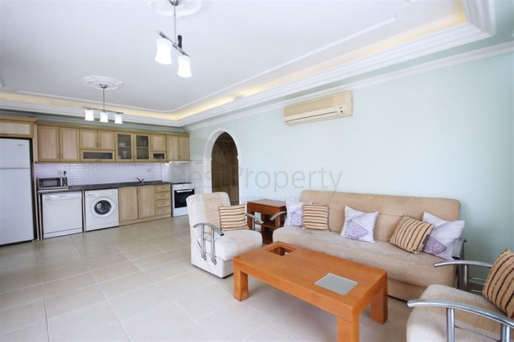 شقة 2 + 1 350 م من البحر