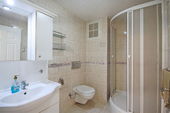 شقة 2 + 1 350 م من البحر