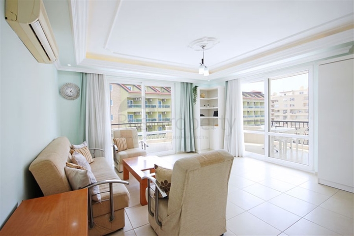 شقة 2 + 1 350 م من البحر