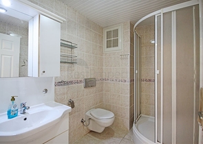 شقة 2 + 1 350 م من البحر