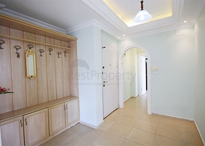 شقة 2 + 1 350 م من البحر