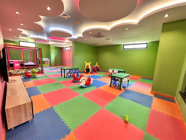 شقة 1+1 مطلة على الجبل في مجمع حديث