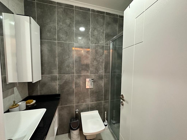 شقة 1+1 مطلة على الجبل في مجمع حديث