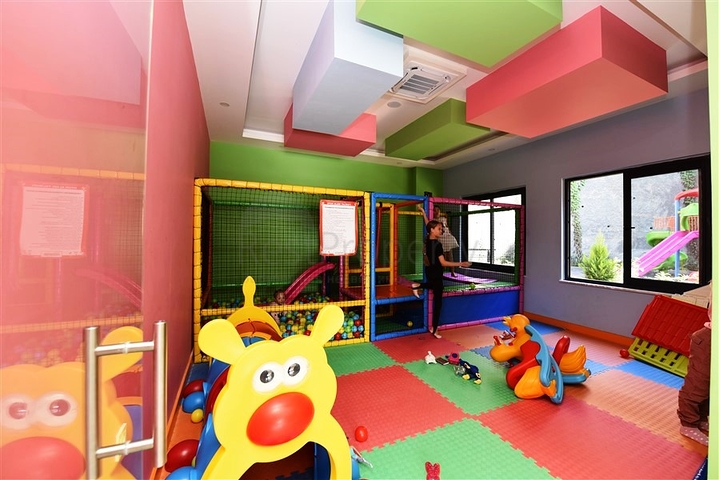 شقة 1+1 مطلة على الجبل في مجمع حديث