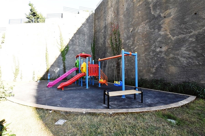 شقة 1+1 مطلة على الجبل في مجمع حديث