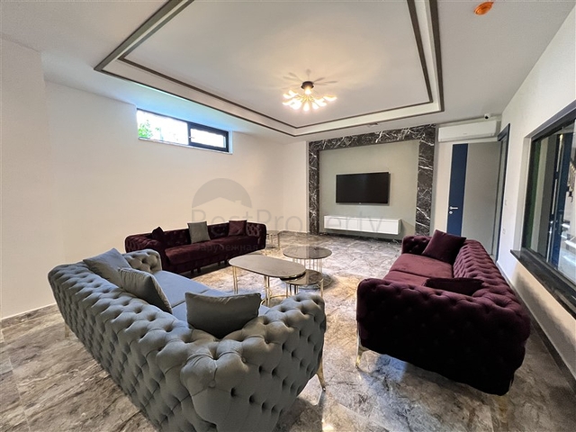 شقة 1+1 مطلة على الجبل في مجمع حديث