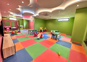 شقة 1+1 مطلة على الجبل في مجمع حديث