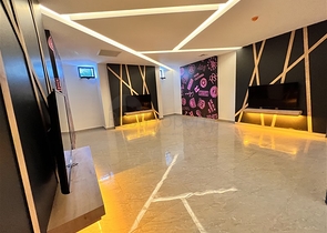 شقة 1+1 مطلة على الجبل في مجمع حديث