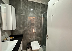 شقة 1+1 مطلة على الجبل في مجمع حديث