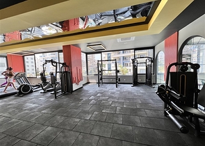 شقة 1+1 مطلة على الجبل في مجمع حديث