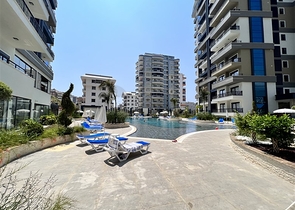 شقة 1+1 مطلة على الجبل في مجمع حديث