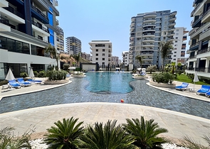 شقة 1+1 مطلة على الجبل في مجمع حديث