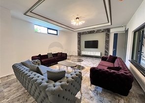 شقة 1+1 مطلة على الجبل في مجمع حديث