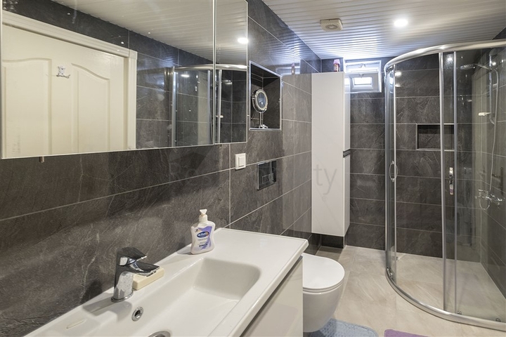 شقة مريحة 2 + 1 في منطقة كوناكلي 